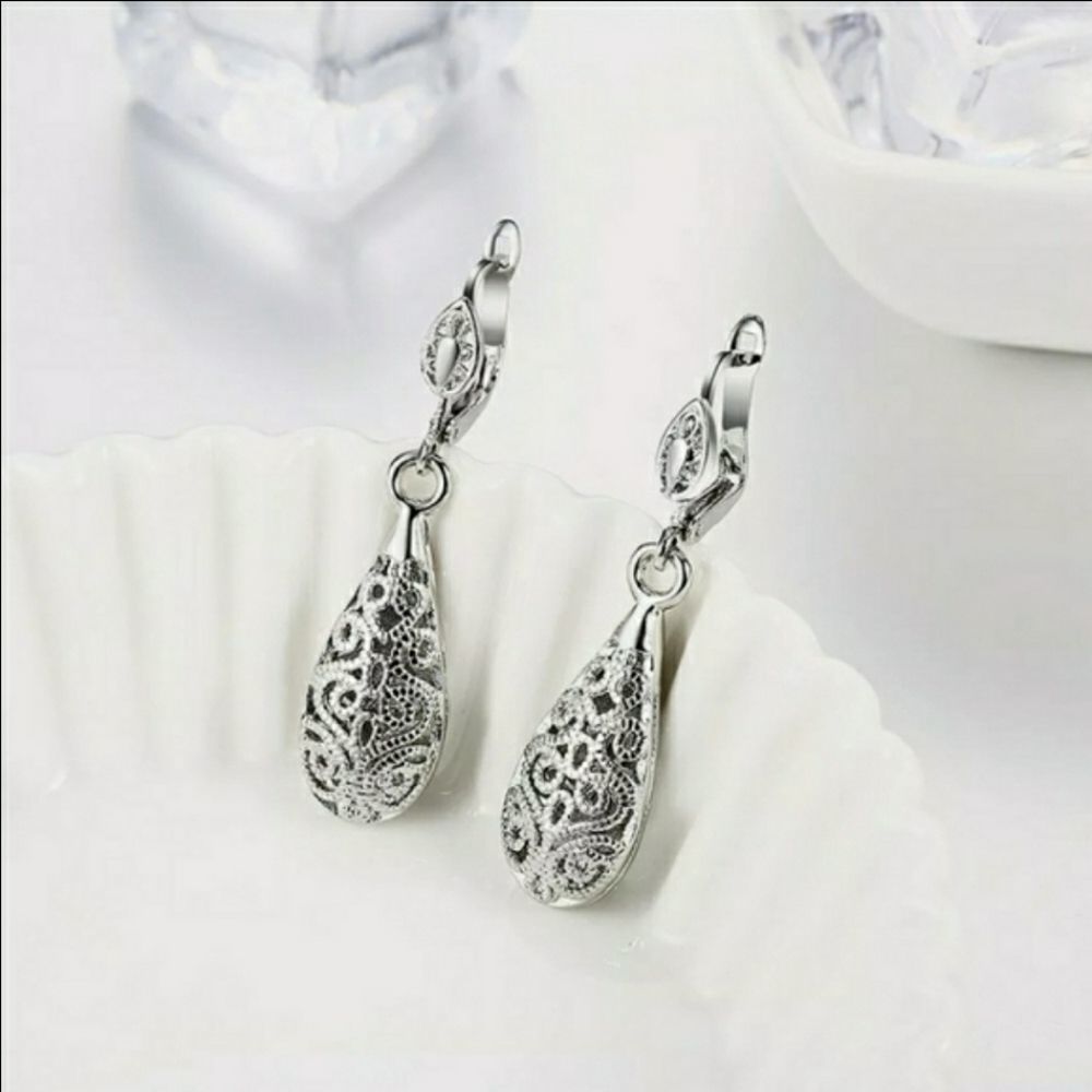 18k White Gold Vintage Earrings - Picture 3 of 5
